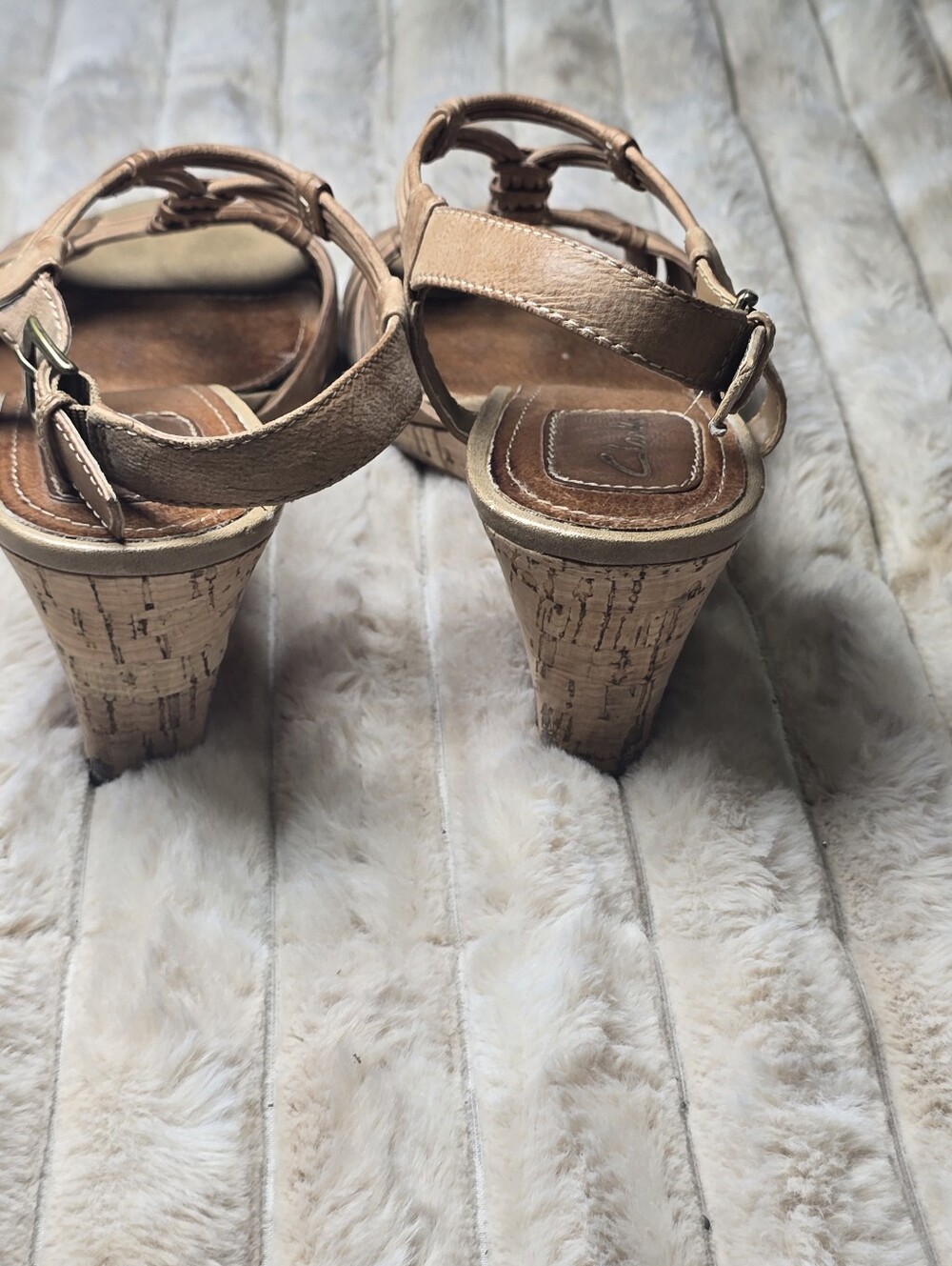 Vintage Clarks Premium Leather Cork Wedge Sandals Tan T-Strap Size 8 - Picture 5 of 12